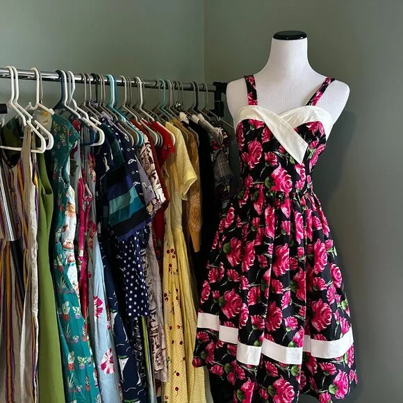 Unique Vintage Roses - Picture 1 of 3